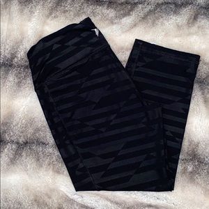 OLD NAVY: black crop leggings